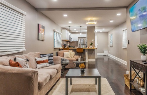 Front Park Apartment | Luxury 2Bd in Lower Westside+Unique+DT+Spacious