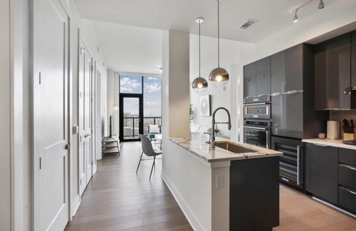 Midtown Apartment | Luxury 2bdrm Penthouse in Midtown