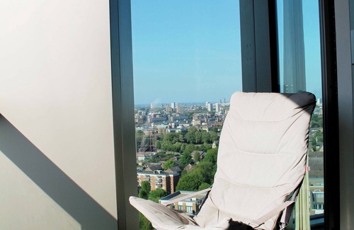 Rotherhithe Apartment | Luxury 2BR/2BA near Tube: Panoramic London Bridge Views