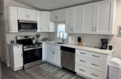 Fort Myers Beach House | Luxury 2BR 2Bath steps to FMB DEEP DISCOUNT May - Dec 2025