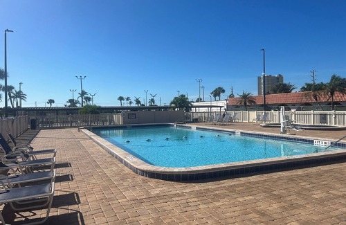 Fort Myers Beach House | Luxury 2BR 2Bath steps to FMB DEEP DISCOUNT May - Dec 2025