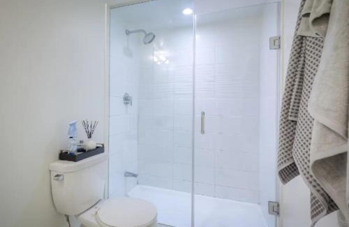 CityPlace Apartment | Luxury 2BR Apartment in Downtown Toronto - Free Parking