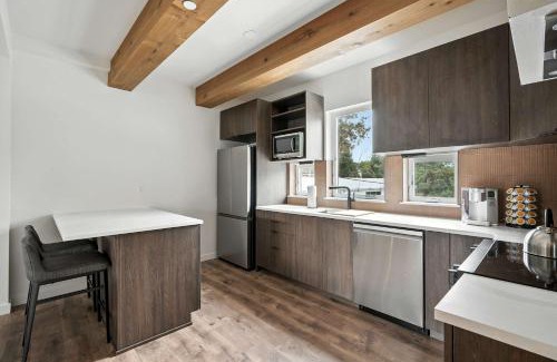 Kerns House | Luxury 2BR at The Adelynn