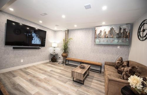 Beverley Glen Apartment | Luxury 2BR Guest Suite