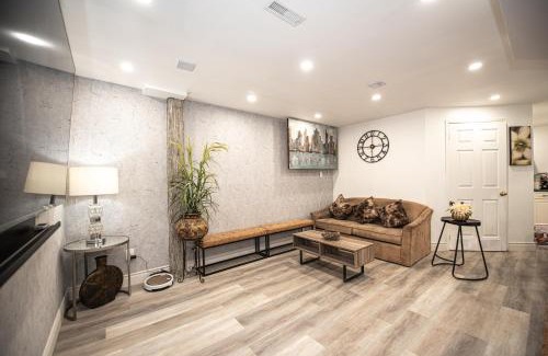 Beverley Glen Apartment | Luxury 2BR Guest Suite