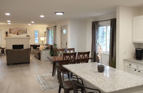 University Hills House | Luxury 2BR House South of Downtown- Gorgeous/Near Parks