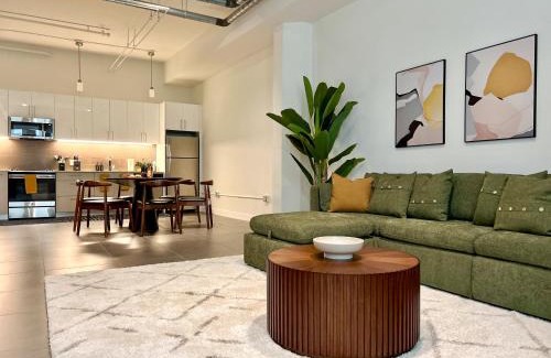 Historic Core Apartment | Luxury 2BR in DTLA w Jacuzzi & Rooftop Views