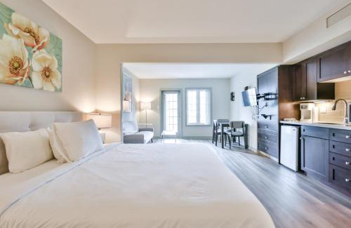 Oro-Medonte Apartment | Luxury 2BR King Condo with Pool & Spa Access