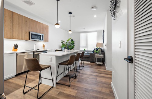 East Boston Apartment | Luxury 2BR Next to the Airport 0233