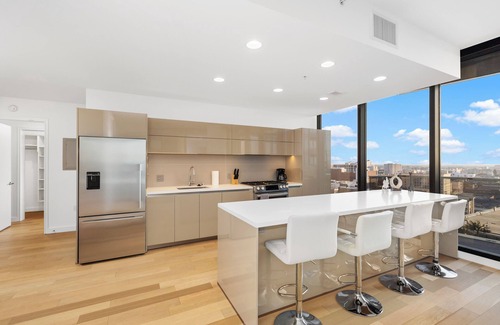 Melrose Apartment | Luxury 2BR Penthouse w/Balcony by Crypto Arena