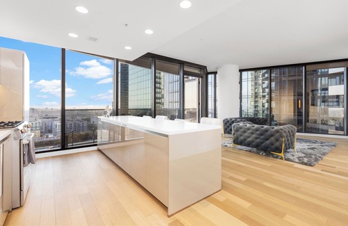 Melrose Apartment | Luxury 2BR Penthouse w/Balcony by Crypto Arena