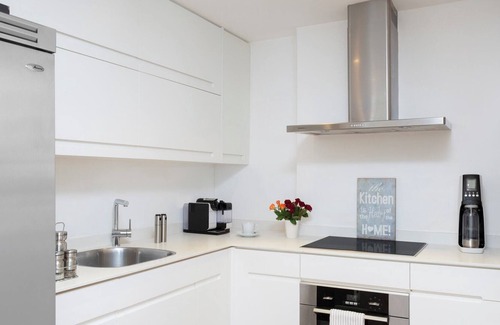 Neve Tzedek Apartment | Luxury 2BR sea view, Pool & parking by Holyguest