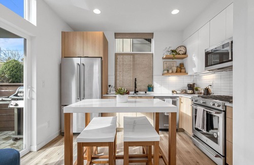 East Queen Anne House | Luxury 2BR Townhouse - Private Patio, Lake Union