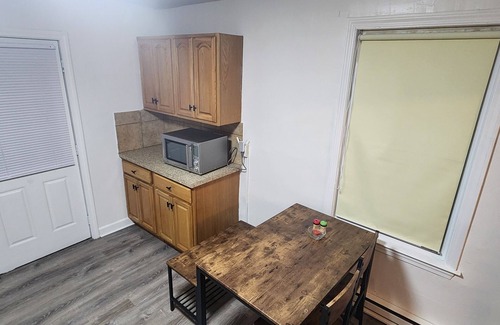 Cove - East Side - Shippan Apartment | Luxury 2Br with loft space 5 minutes to Downtown/Beach/w Deck. Pet friendly!