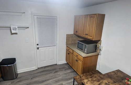 Cove - East Side - Shippan Apartment | Luxury 2Br with loft space 5 minutes to Downtown/Beach/w Deck. Pet friendly!