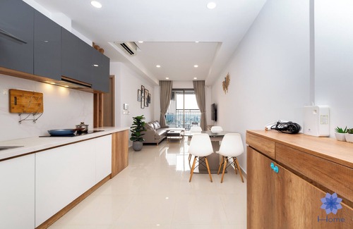 Tan Binh House | Luxury 2BRs Apt with Airport View, Free Gym & Pool