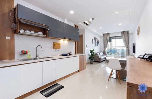 Tan Binh House | Luxury 2BRs Apt with Airport View, Free Gym & Pool