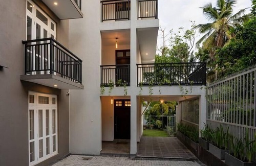Sri Jayawardenepura Kotte Apartment | Luxury 3 B/R Ground Floor Apartment in Colombo