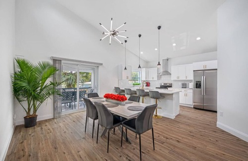 Tampa House | Luxury 3 BDRM Home | Busch Gardens | Fairgrounds