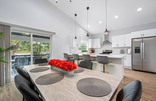 Tampa House | Luxury 3 BDRM Home | Busch Gardens | Fairgrounds