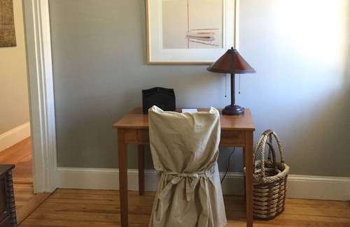 Medford Apartment | Luxury 3 Bdrm - Mins to Tufts, Davis Square, Harvard