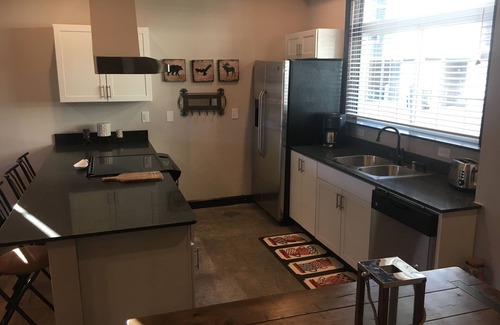 Burien Condo | Luxury 3 bed 2 full bath condo in gated community.