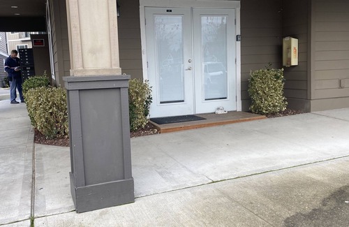 Burien Condo | Luxury 3 bed 2 full bath condo in gated community.