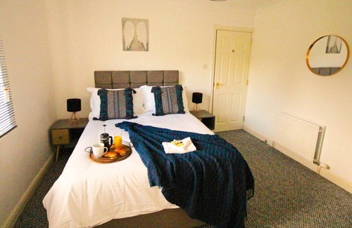 Calder Bridge Apartment | Luxury 3 Bed Hse Close to Beach Free WiFi Netflix