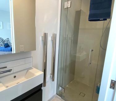 Addington House | Luxury 3 Bed Townhouse By Hagley Park With Garage