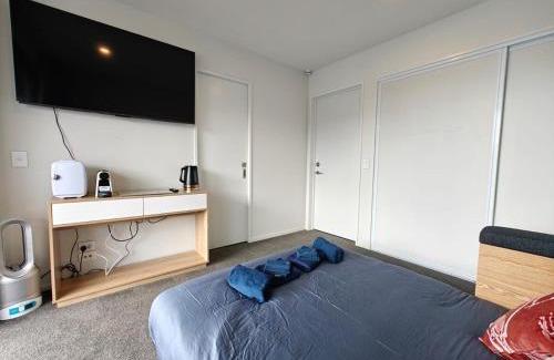 Addington House | Luxury 3 Bed Townhouse By Hagley Park With Garage