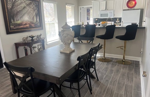 Uptown House | Luxury 3-Bedroom House Near Midtown/Downtown