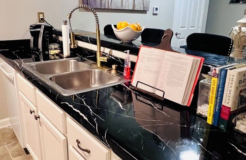 Uptown House | Luxury 3-Bedroom House Near Midtown/Downtown