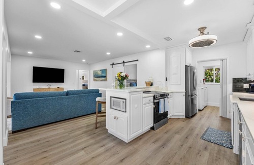 Juno Beach House | Luxury 3 Bedroom Private Home Walk to Beach