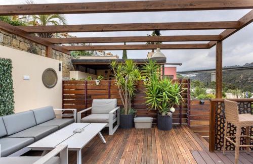 New Golden Mile Villa | Luxury 3 Beds Villa Inside Resort