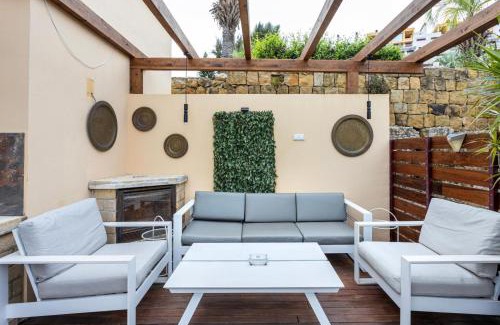 New Golden Mile Villa | Luxury 3 Beds Villa Inside Resort