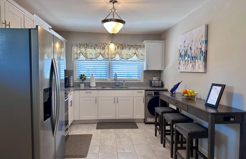 Murfreesboro House | Luxury 3 BR/1 BA Home 3 Minutes to Downtown Murfreesboro & 5 Minutes to MTSU