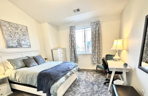 Longmont Condo | Luxury 3 BR/2 BA Condo in East Longmont