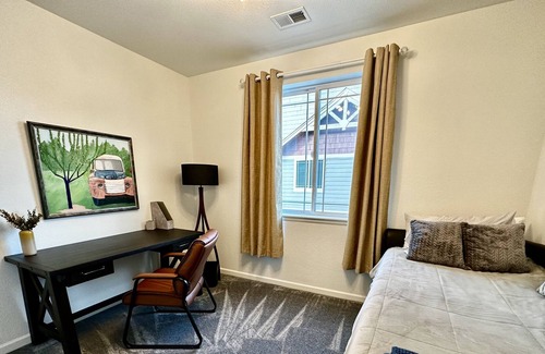 Longmont Condo | Luxury 3 BR/2 BA Condo in East Longmont