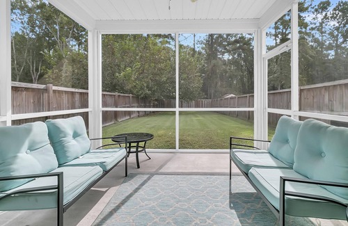 Lincolnville House | Luxury 3 BR 2 BA near charming downtown Summerville, for retreats and getaways