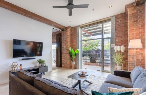 Teneriffe Apartment | Luxury 3 brm 2 bath Woolstore apt with Courtyard