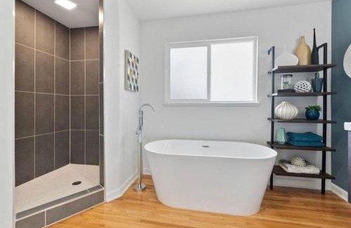 Virginia Village House | Luxury 3b-3b- Hot tub, Sauna, Personal Gym