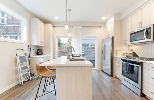 Mississippi District House | Luxury 3B Townhouse near New Seasons & Hospital #42057