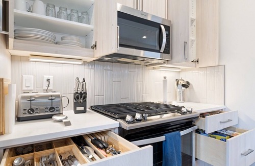 Mississippi District House | Luxury 3B Townhouse near New Seasons & Hospital #42057