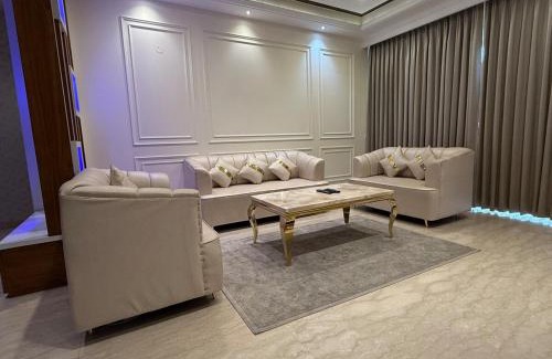 Mohali Apartment | Luxury 3BHK Appartment With Fully equipped Kitchen and Balcony