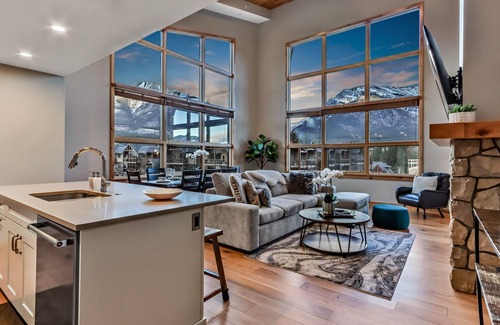 Canmore Condo | Luxury 3BR/2BA Corner Penthouse in Heart of Canmore