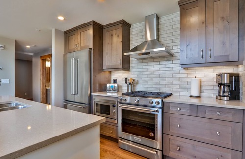 Canmore Condo | Luxury 3BR/2BA Corner Penthouse in Heart of Canmore