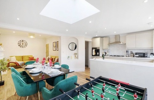 Preston House | Luxury 4 Bed house in Wembley - Garden