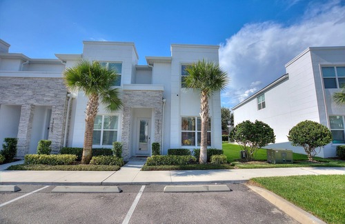 Silver Creek House | Luxury 4 Bed minutes from Disney