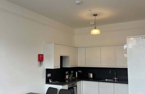 Newington Apartment | Luxury 4 Bed Penthouse With Skyline View