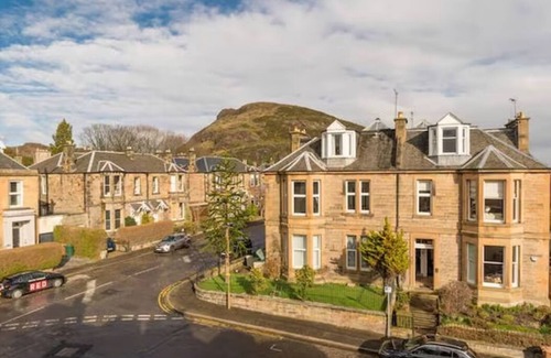 Newington Apartment | Luxury 4 Bed Penthouse With Skyline View